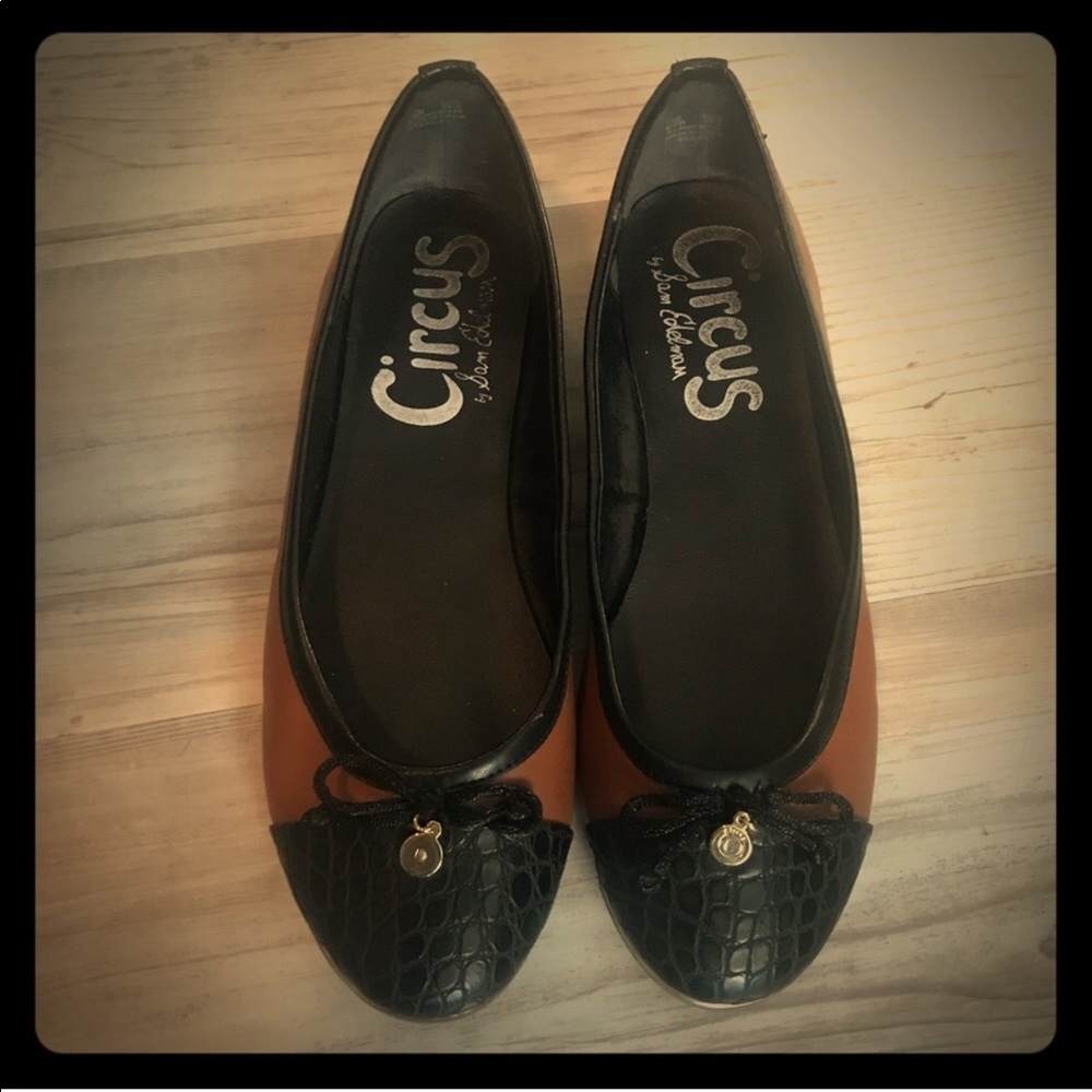 🆕NWOT!! CUTE SAM EDELMAN LEATHER FLATS!!😍💖💙